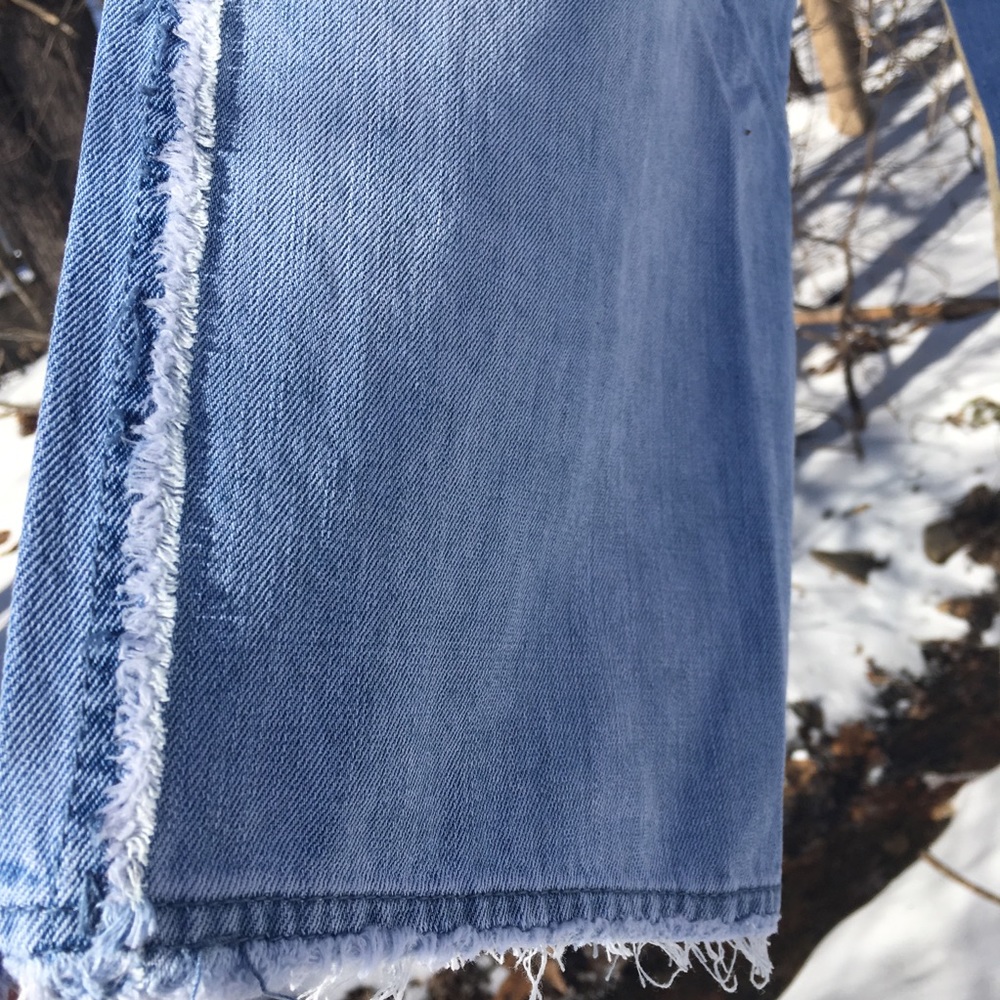☀️Wide Leg Frayed Trim Lightwash Jeans - Picture 3 of 8